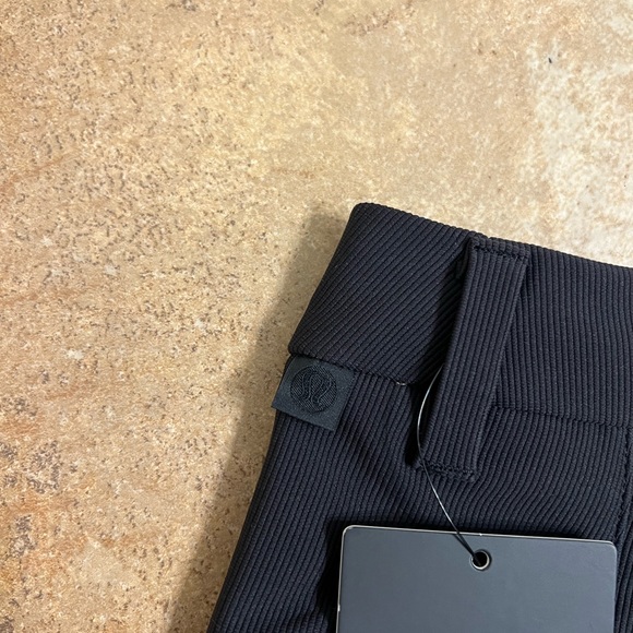 Lululemon Commission Classic Fit Short 7”’ Size 34 Black BLK NWT - Picture 4 of 5